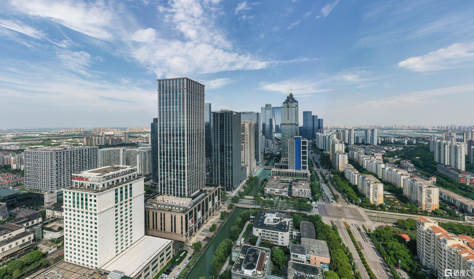 摄图网_501670856_蓝天白云下的苏州工业园区(企业商用).jpg