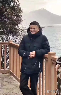 (马云最近穿着波司登出场 来源:网络)