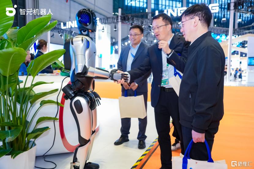 副本【主新闻稿】智元机器人全场景助力2025进博会,具身智能加速迈向多元商用场景(1)1192.png