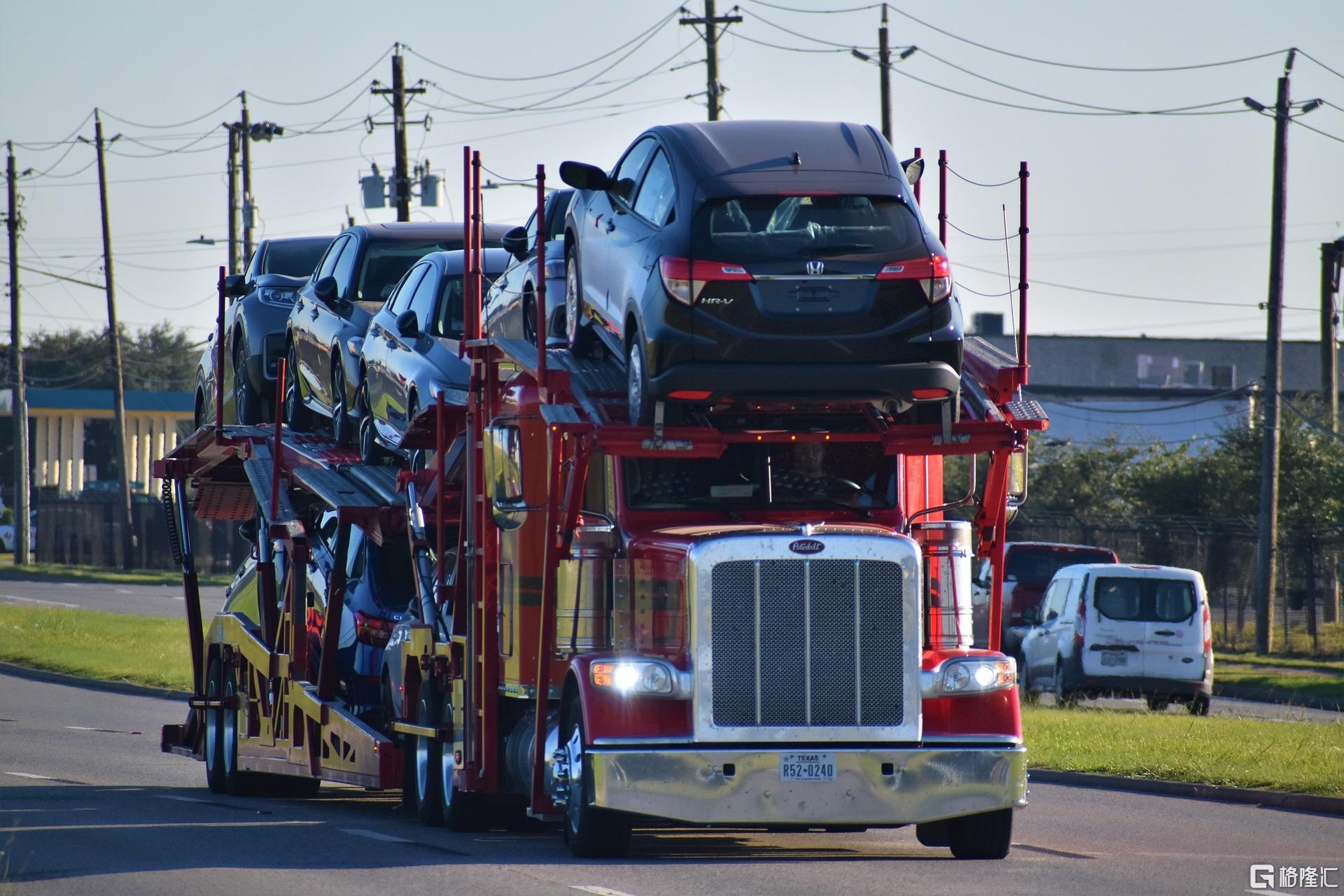 car-carrier-trailer-6839726_1920.jpg
