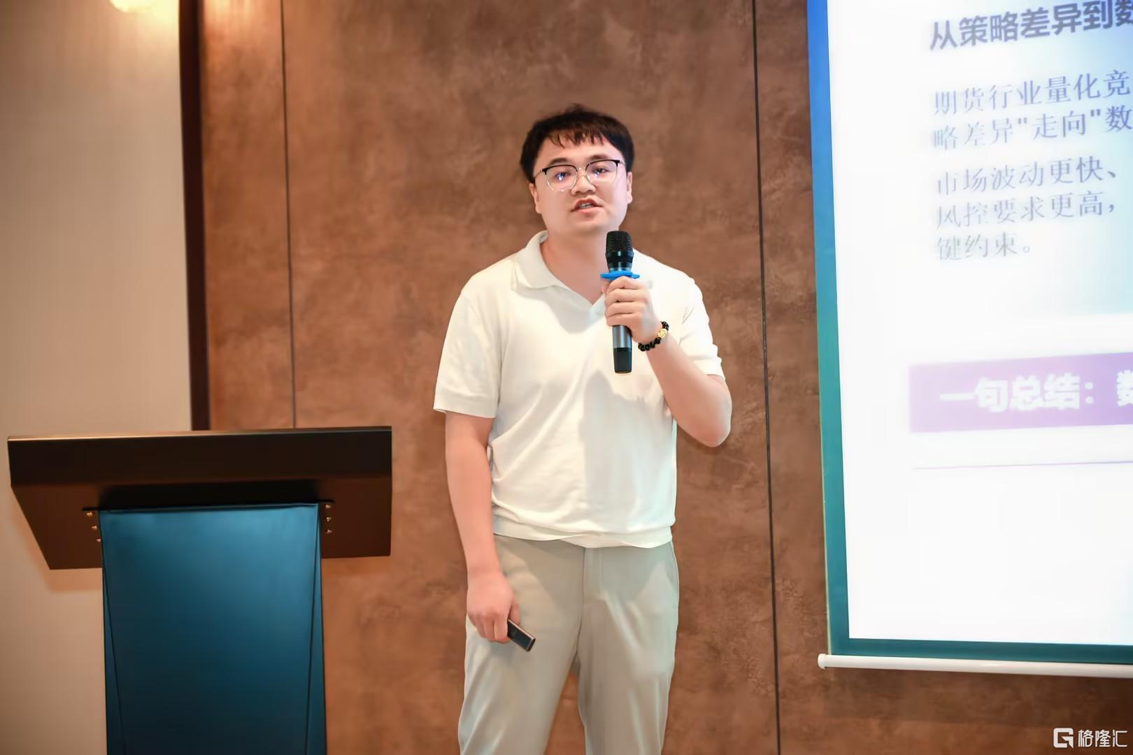 演讲现场.jpg