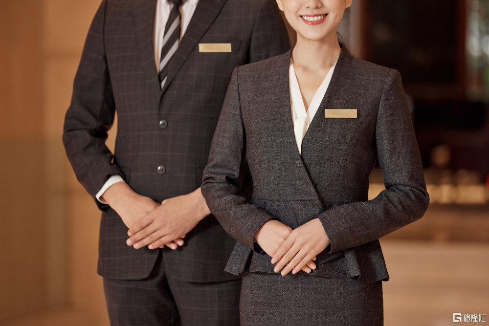 摄图网_501705232_豪华酒店的专业服务人员形象特写(企业商用).png