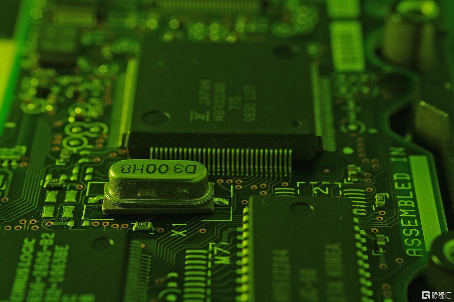 mikadago-circuitry-389107.jpg