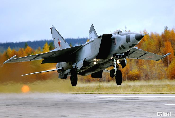   苏式暴力美学代表作——米格25战斗机