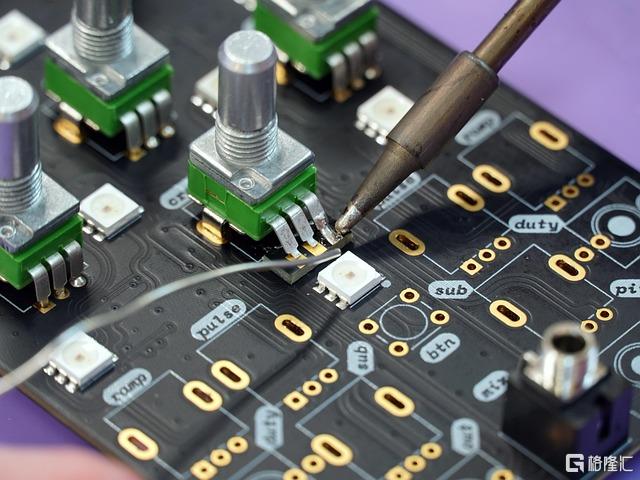 soldering-7897827_640.jpg