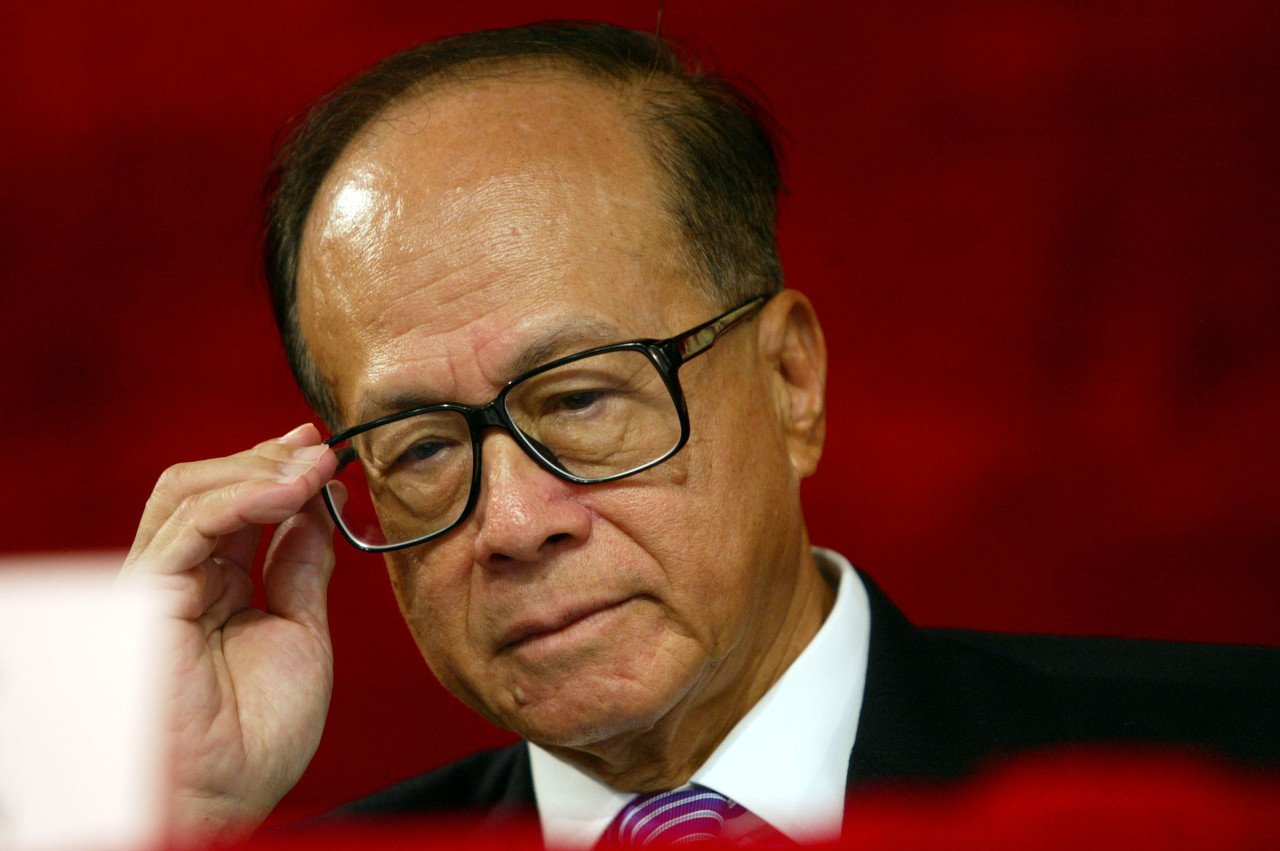李嘉诚,又要撤退了