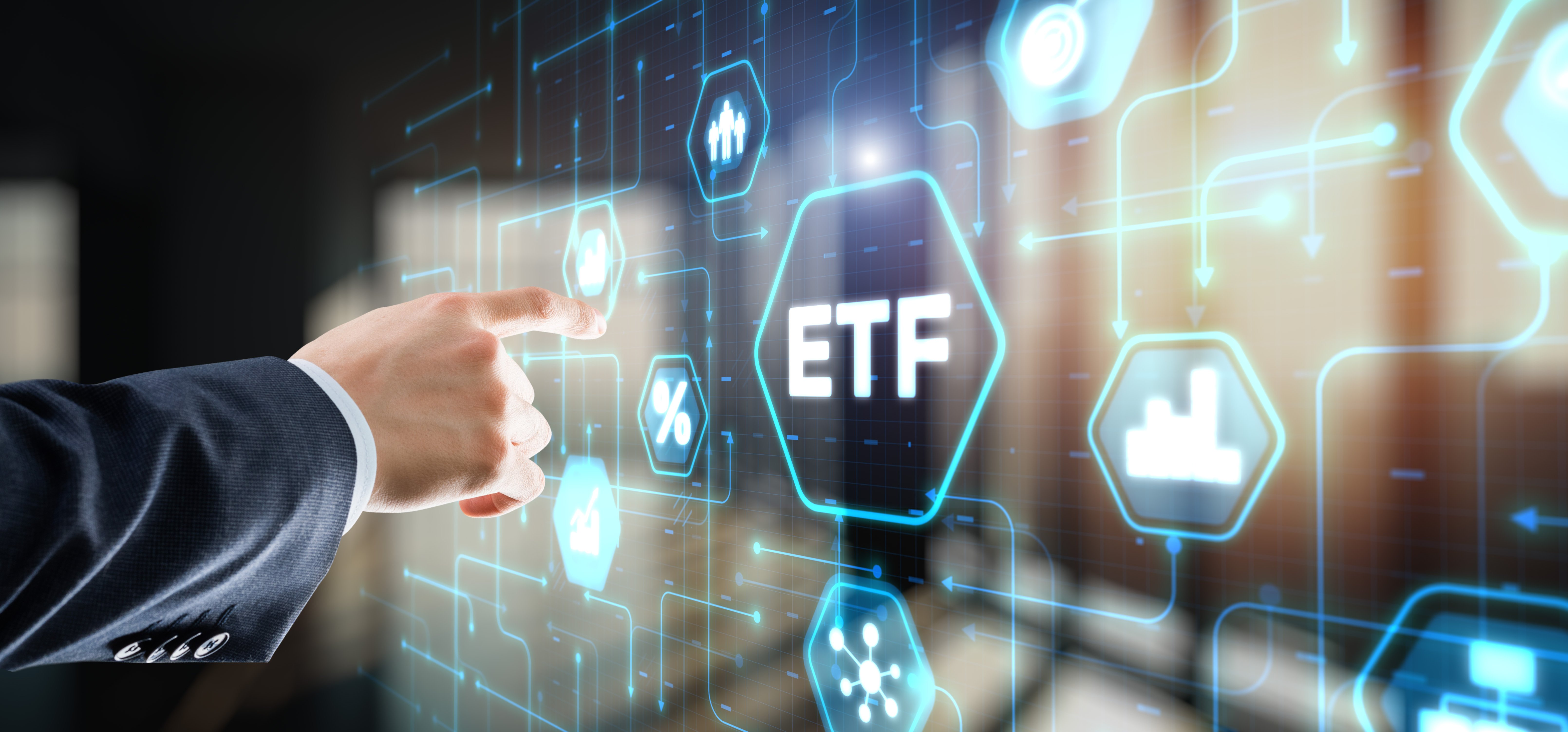 ETF风向标|“站在光里”!创业板人工智能ETF、通信ETF涨9%,港股通互联网ETF近20日“吸金”超73亿
