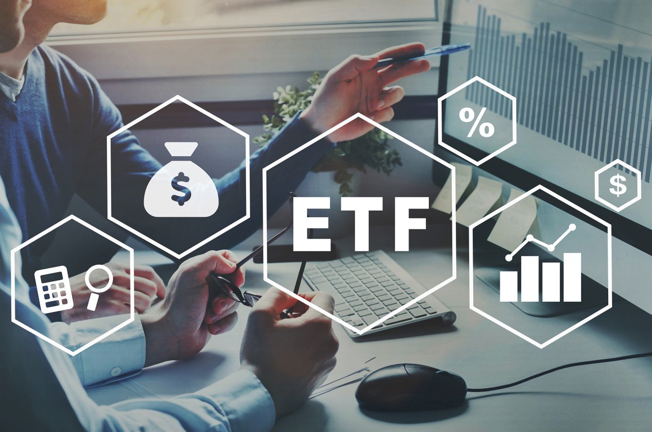 ETF风向标|半导体板块强势领涨,房地产板块午后拉升,地产ETF涨5.7%,集成电路ETF、港股通信息技术ETF涨超4%,华宝添益ETF近5日“吸金”55亿
