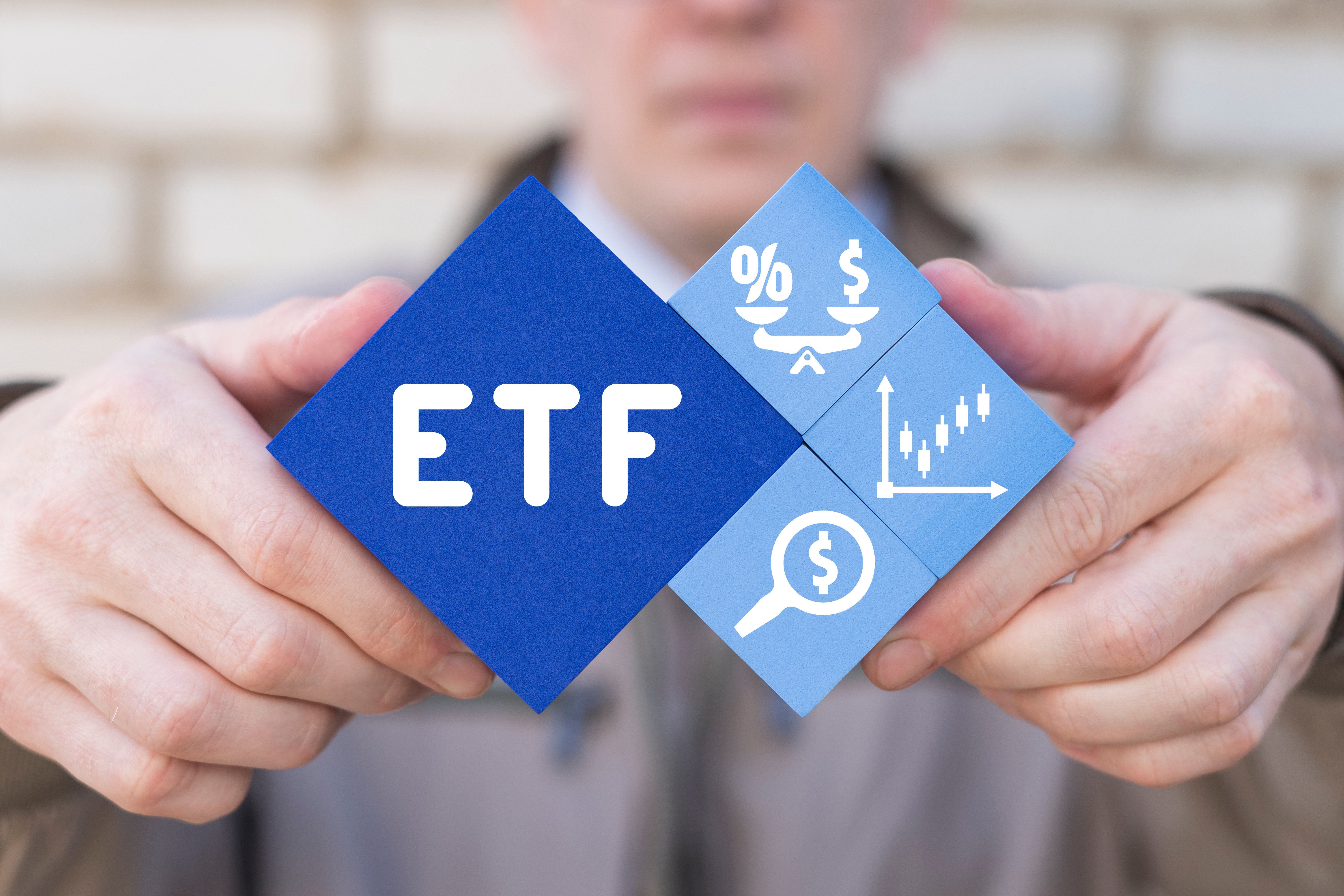 抛售潮席卷全球!资金抢筹这些ETF