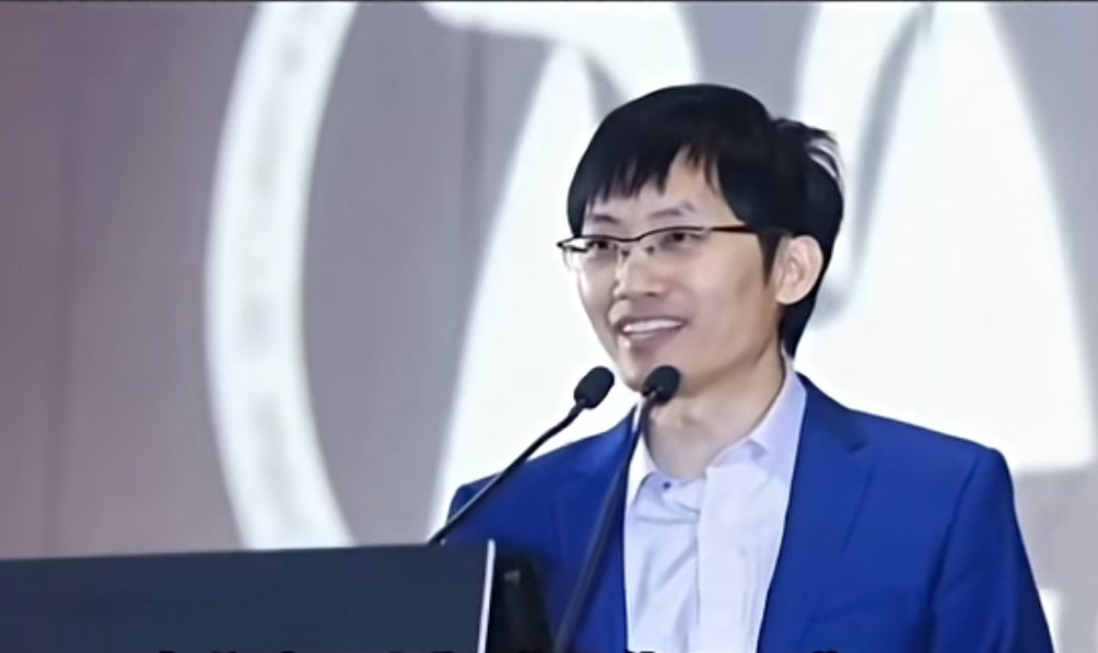 梁文锋招到CFO